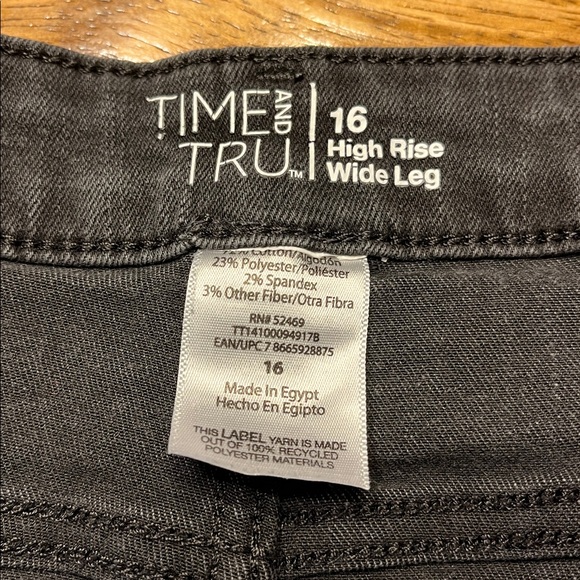 Time and Tru Black Wash Wide Leg Cropped Jeans. Size 16 - Picture 2 of 4